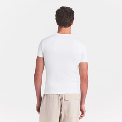SKIMS COTTON RIB MENS T-SHIRT | CHALK ON A MODEL SIDE VIEW @ | FOCUS: 0.0, 1.0, 0.9