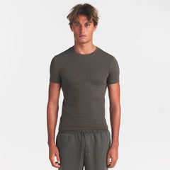 SKIMS COTTON RIB MENS T-SHIRT | JUNGLE ON A MODEL FRONT VIEW @ | FOCUS: 0.0, 1.0, 0.9