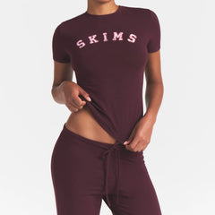 COTTON JERSEY LOGO T-SHIRT | CURRANT ARCHED SKIMS PLAID ON A MODEL | FOCUS: 0.0, 1.0, 0.9