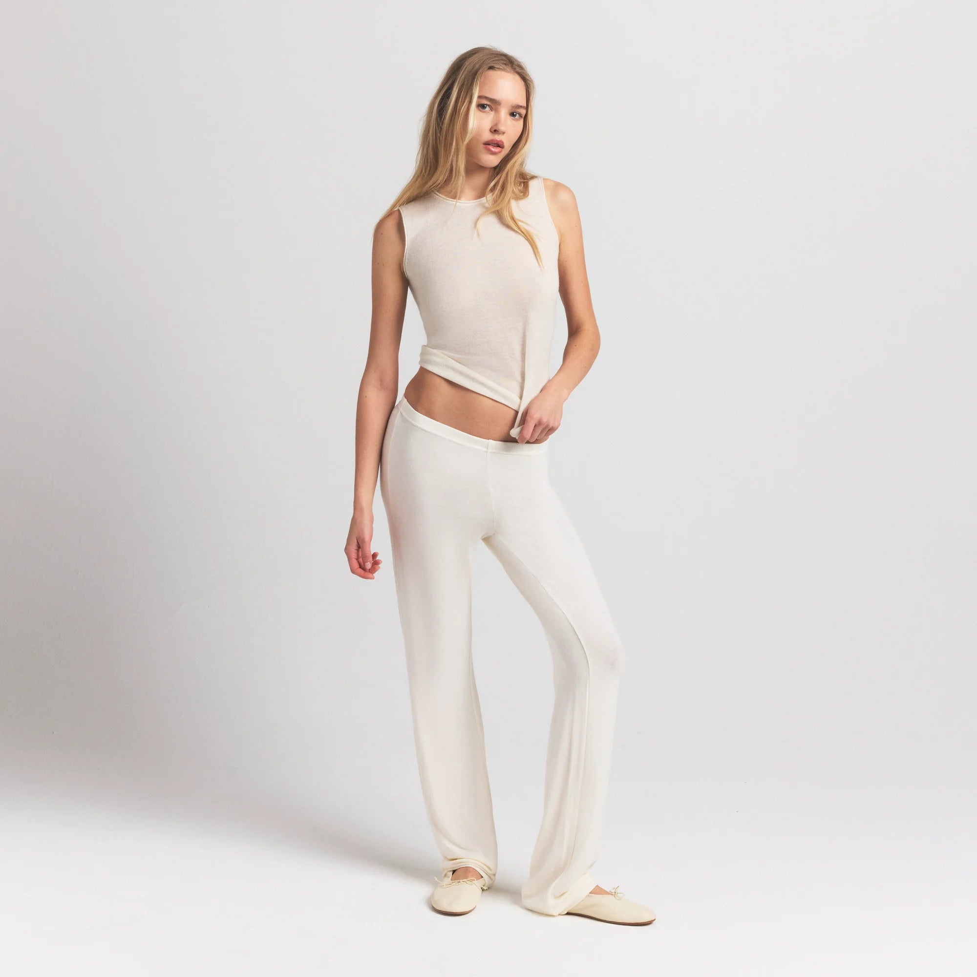 FEATHERWEIGHT CASHMERE SLEEVELESS TOP | EGRET ON A MODEL FRONT VIEW | FOCUS: 0.0, 1.0, 0.9