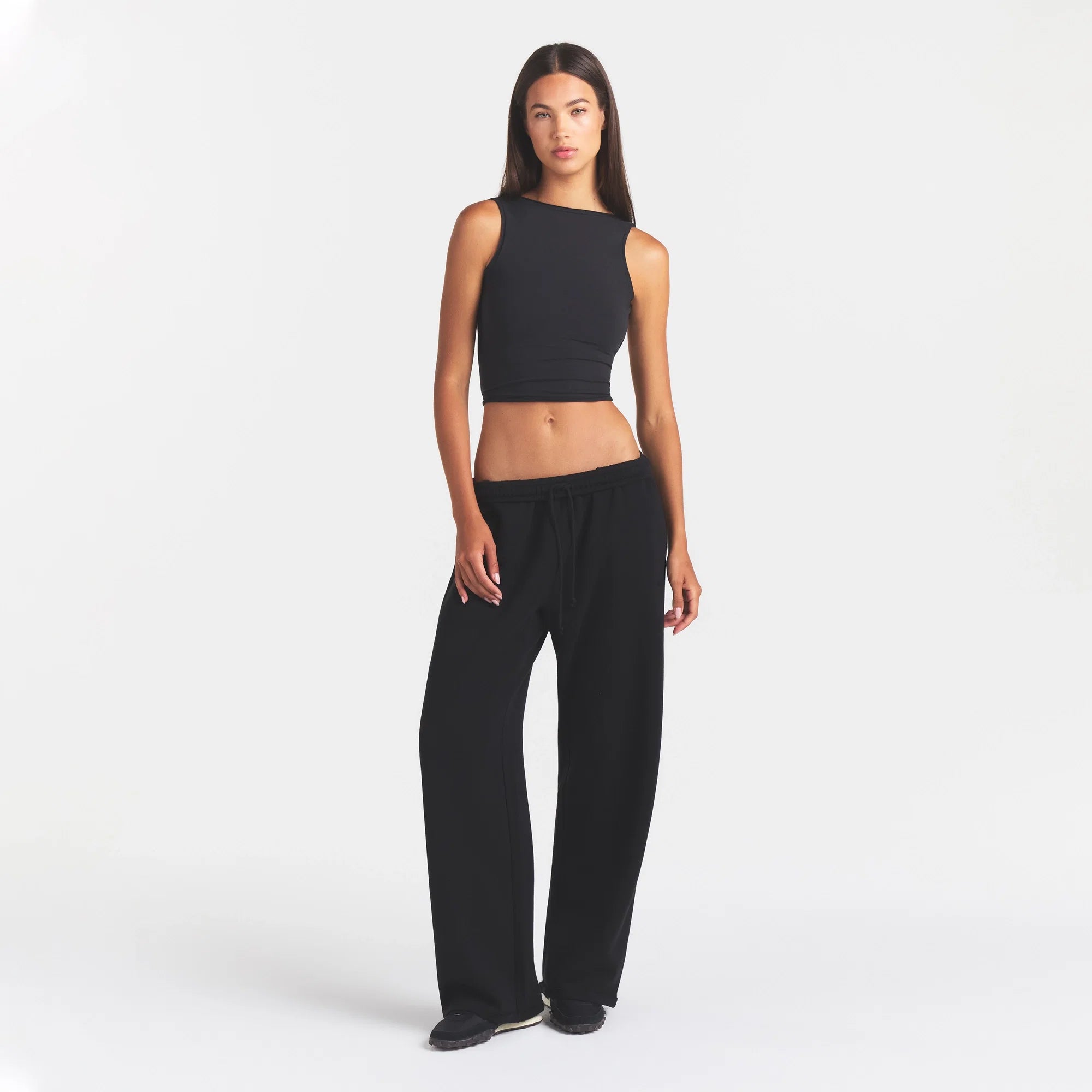 COTTON JERSEY TIE BACK TANK | SOOT ON A MODEL | FOCUS: 0.0, 1.0, 0.9