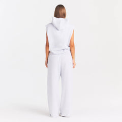COTTON FLEECE OVERSIZED SLEEVELESS HOODIE | LIGHT HEATHER GREY ON A MODEL FRONT VIEW @ | FOCUS: 0.0, 1.0, 0.9