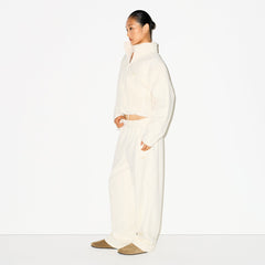 OUTDOOR FLEECE STRAIGHT LEG PANT | ECRU ON A MODEL FRONT VIEW @ | FOCUS: 0.0, 1.0, 0.9