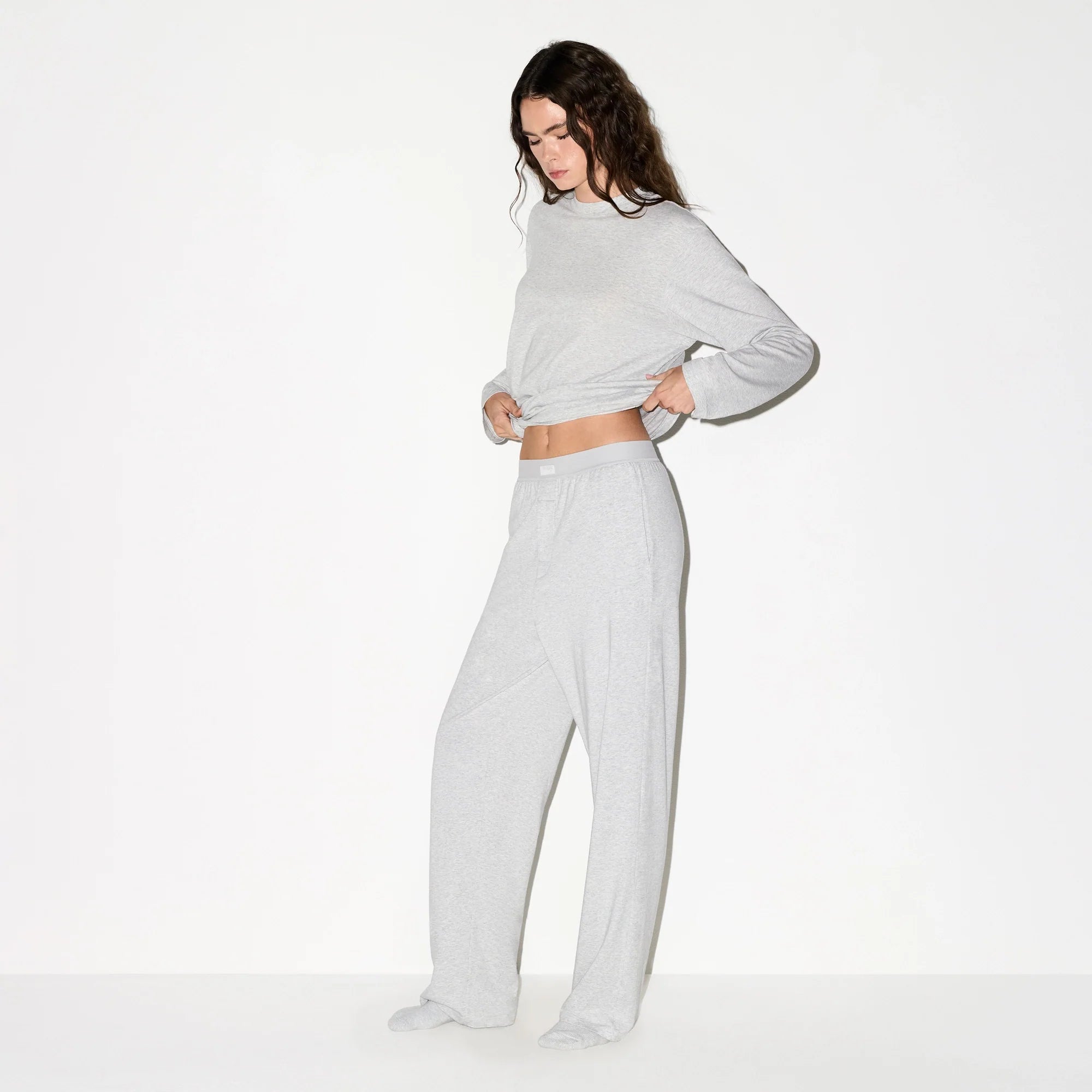 BOYFRIEND LOOSE PANT | LIGHT HEATHER GREY ON A MODEL FRONT VIEW @ | FOCUS: 0.0, 1.0, 0.9