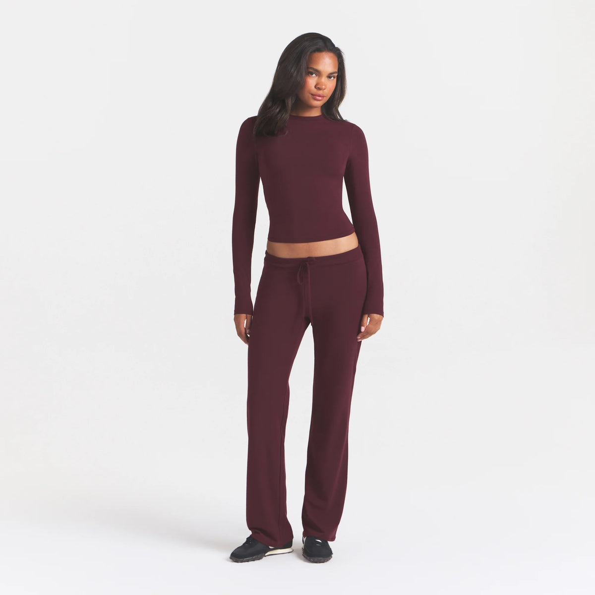 COTTON JERSEY STRAIGHT LEG PANT | CURRANT ON A MODEL FRONT VIEW @ | FOCUS: 0.0, 1.0, 0.9
