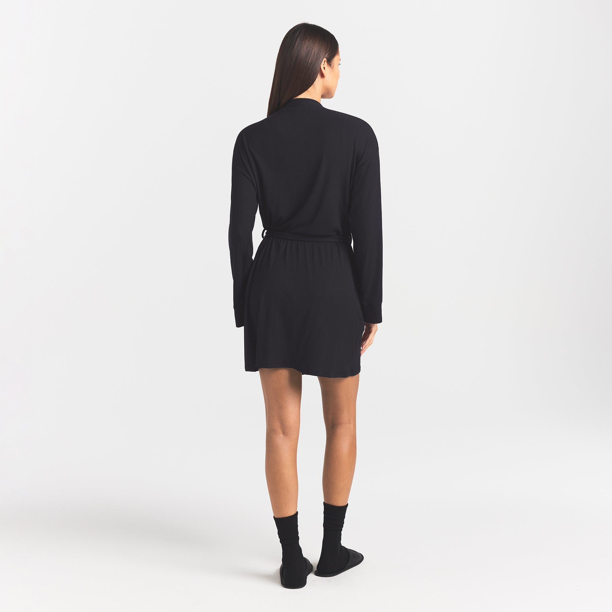 SOFT LOUNGE ROBE | ONYX ON A MODEL BACK VIEW @ | FOCUS: 0.0, 1.0, 0.9