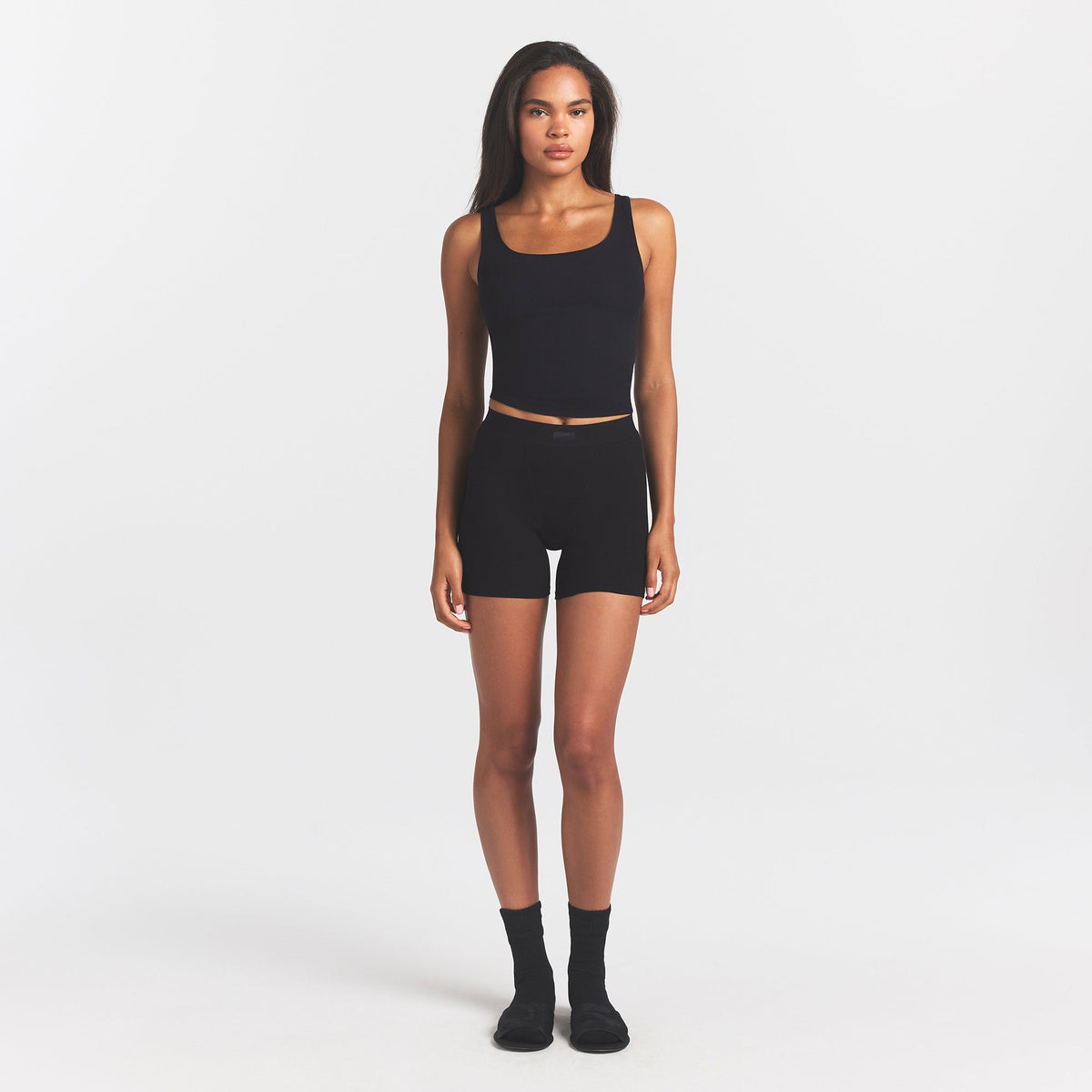 SOFT LOUNGE TANK | ONYX ON A MODEL FRONT VIEW @ | FOCUS: 0.0, 1.0, 0.9