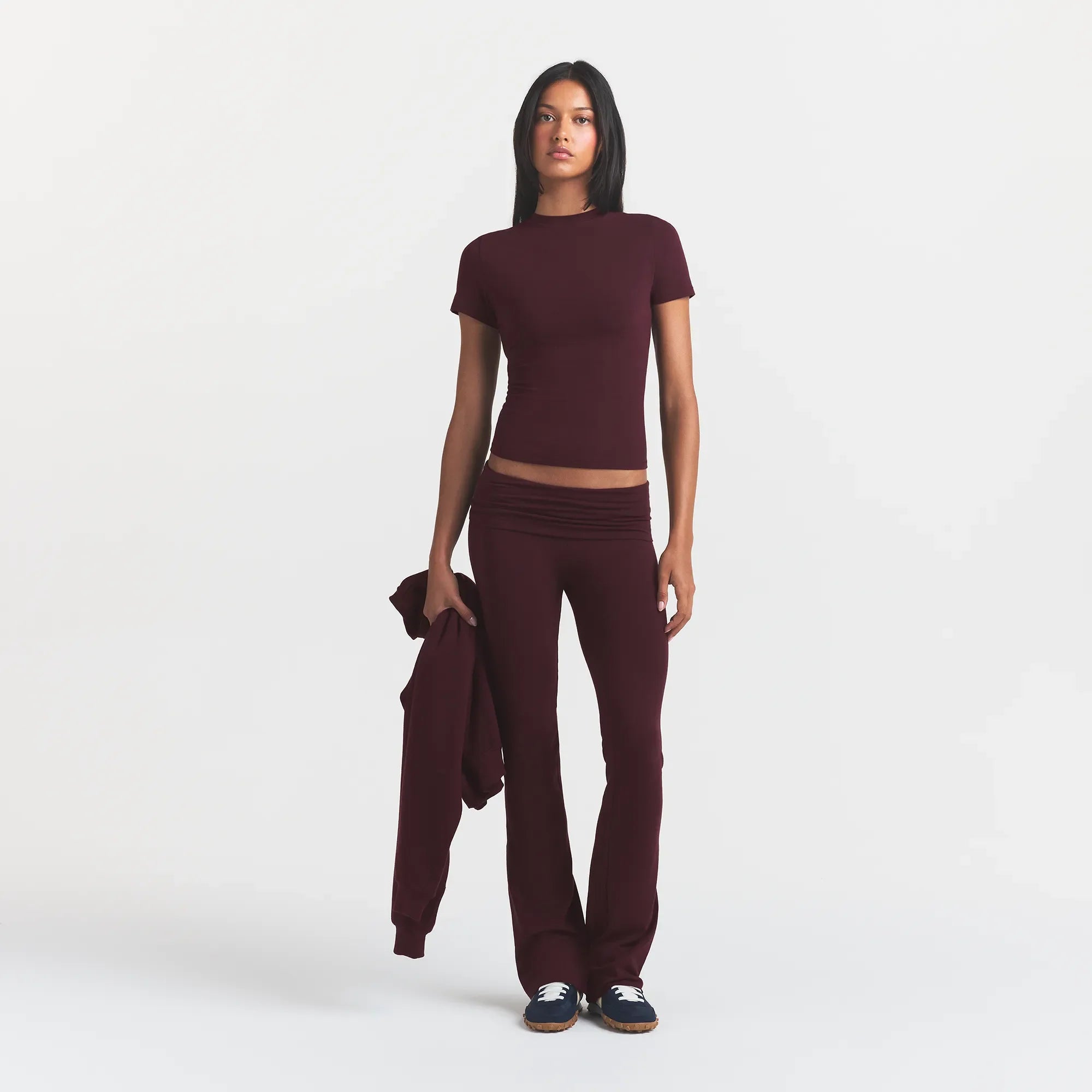 COTTON JERSEY T-SHIRT | CURRANT ON A MODEL FRONT VIEW @ | FOCUS: 0.0, 1.0, 0.9