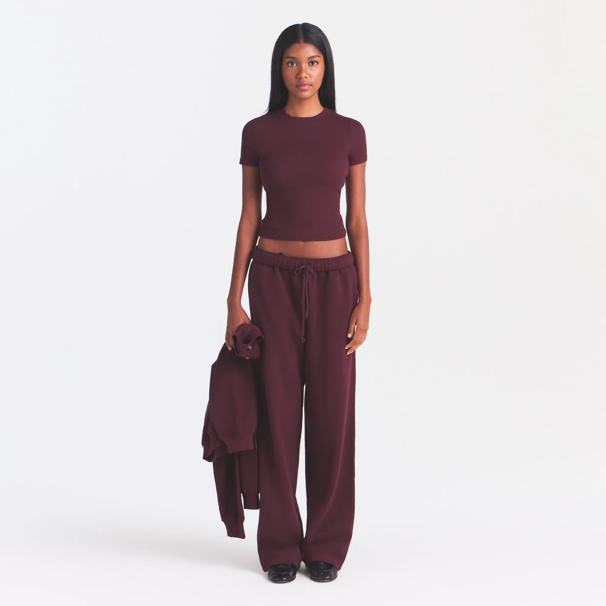 COTTON RIB T-SHIRT | CURRANT ON A MODEL | FLT@ | FOCUS: 0.0, 1.0, 0.9