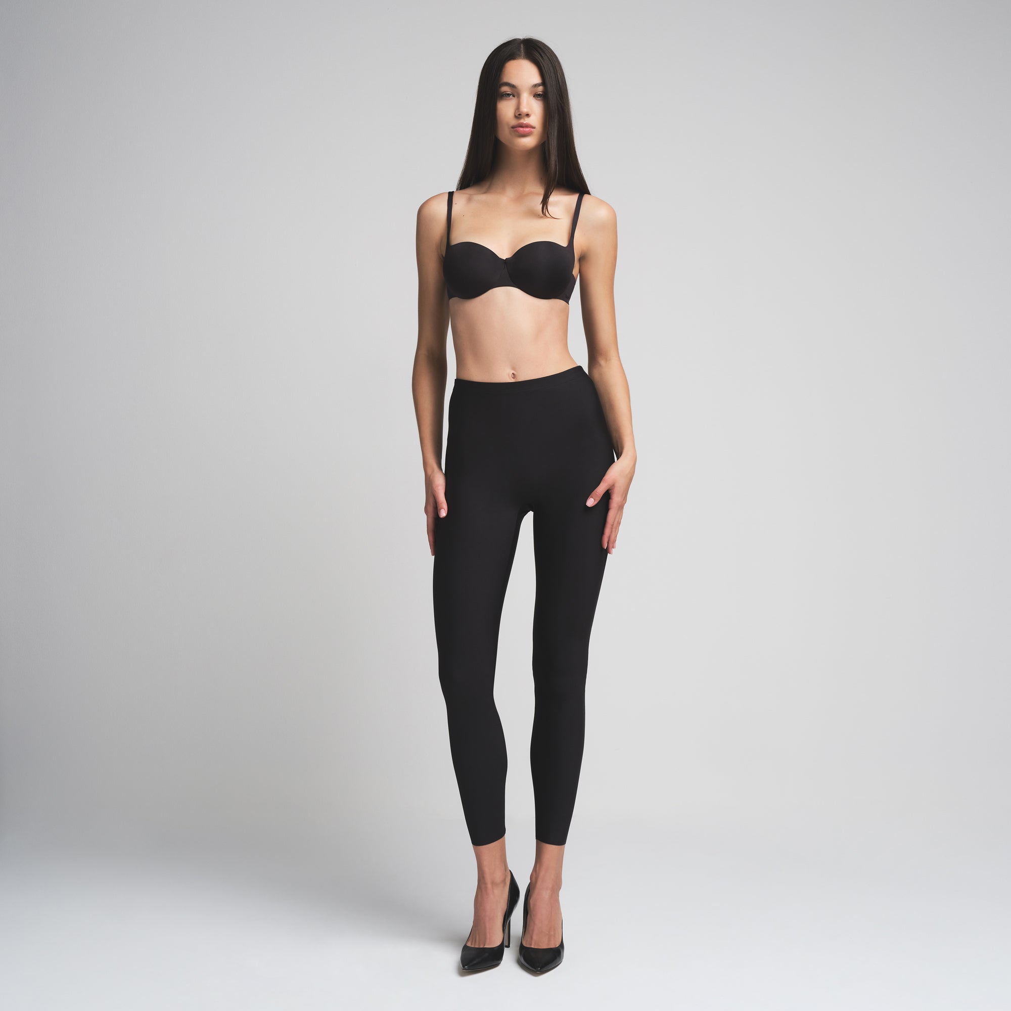 SKIMS BODY BUTT ENHANCING PADDED LEGGING | ONYX ON A MODEL FRONT VIEW