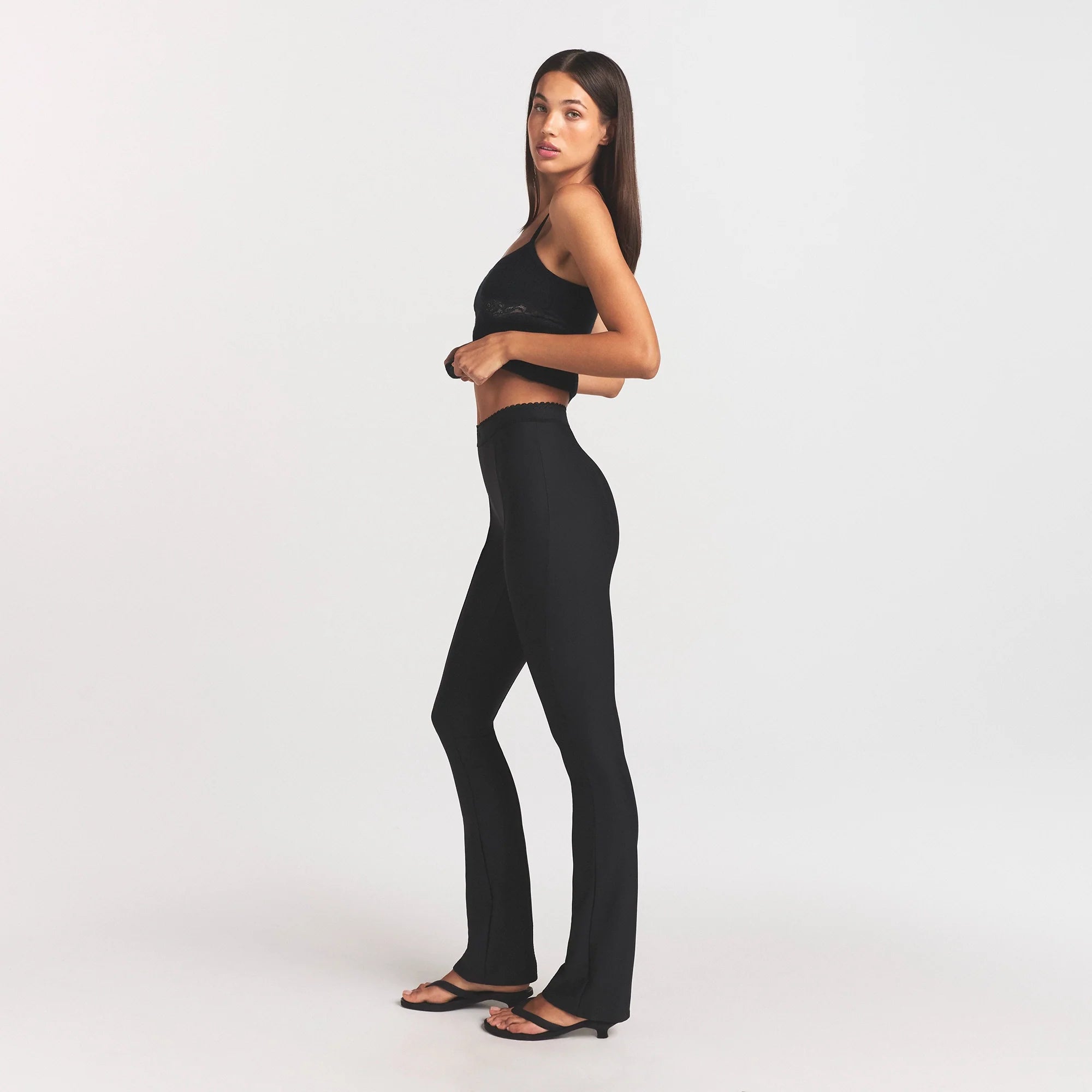 SKIMS BODY HIGH-WAISTED FLARE PANT | ONYX ON A MODEL SIDE VIEW @