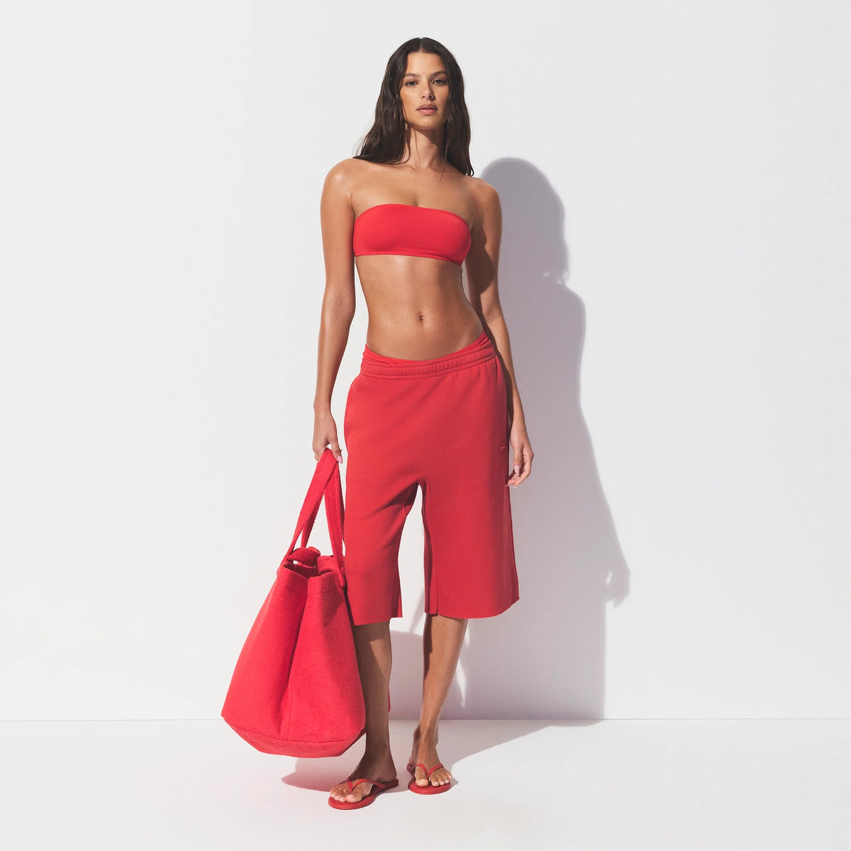 TERRY JUMBO TOTE | CARMINE ON A MODEL FRONT VIEW @ | FOCUS: 0.0, 1.0, 0.9