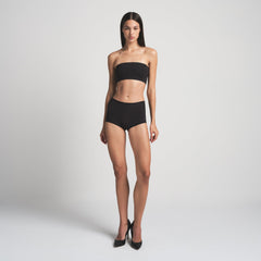 FITS EVERYBODY BANDEAU | ONYX ON A MODEL FRONT VIEW | FOCUS: 0.0, 1.0, 0.9