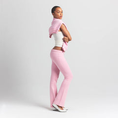 COTTON FLEECE SLIM PANT | HALITE ON A MODEL SIDE VIEW S | FOCUS: 0.0, 1.0, 0.9