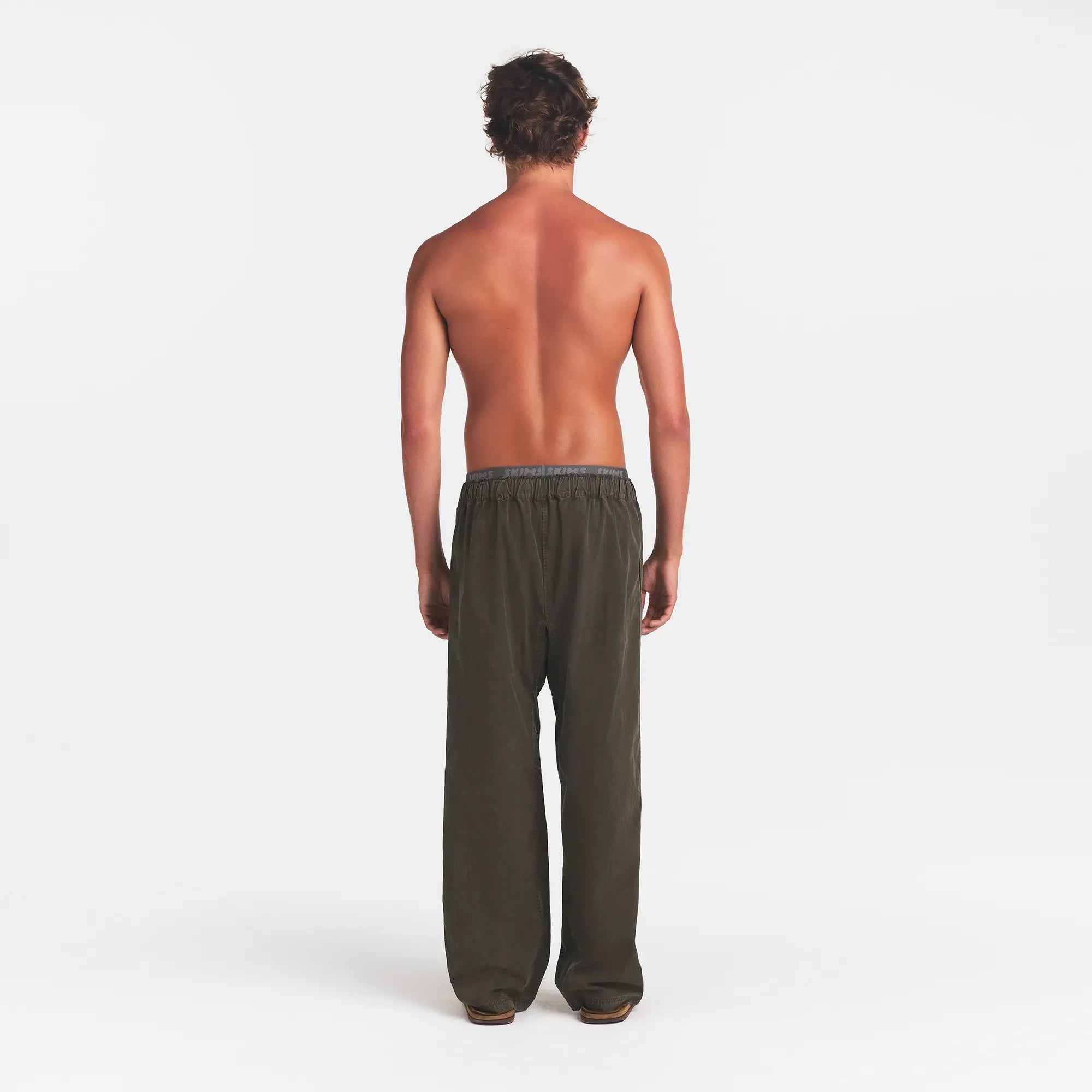 WOVEN MENS PULL-ON PANT | JUNGLE ON A MODEL BACK VIEW @ | FOCUS: 0.0, 1.0, 0.9