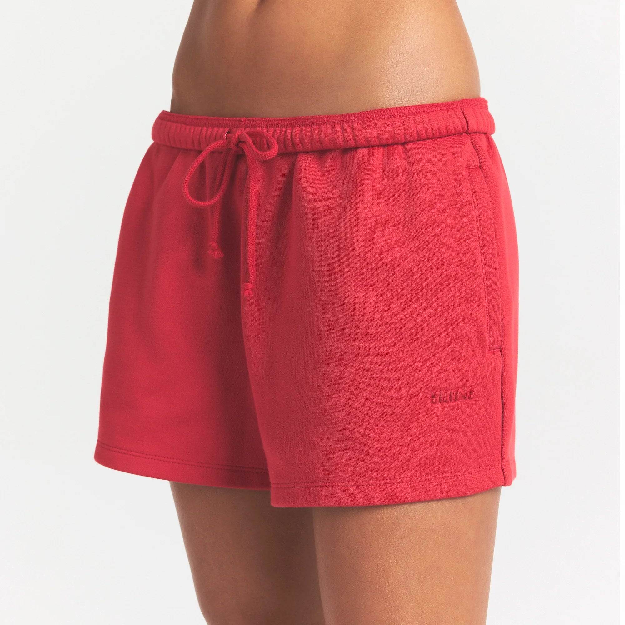 COTTON FLEECE CLASSIC SHORT | WASHED RED ON A MODEL SIDE VIEW @ | FOCUS: 0.0, 1.0, 0.9