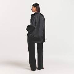 LIGHTWEIGHT SATIN STRAIGHT LEG PANT | OBSIDIAN ON A MODEL FRONT VIEW @ | FOCUS: 0.0, 1.0, 0.9
