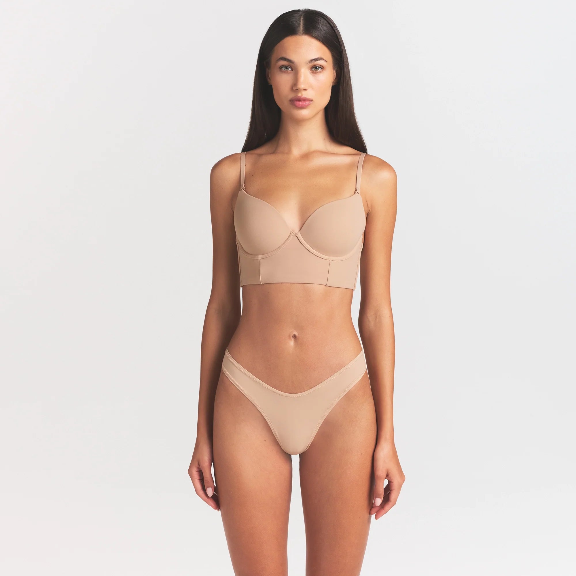 FITS EVERYBODY LOW BACK LONGLINE BRA | CLAY ON A MODEL SIDE VIEW @ | FOCUS: 0.0, 1.0, 0.9