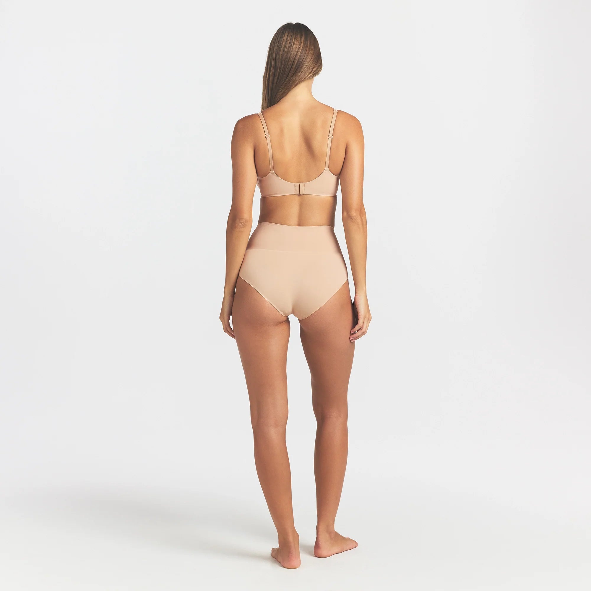 SMOOTHING INTIMATES UNLINED MINIMIZER BRA | CLAY ON A MODEL BACK VIEW @ | FOCUS: 0.0, 1.0, 0.9