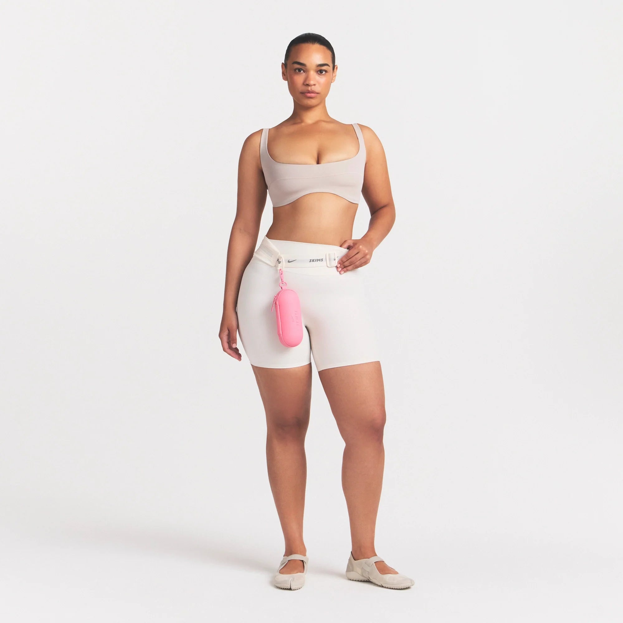 NikeSKIMS STUDIO STRETCH  SEAM FRONT MICRO BRA | LINENON A MODEL FRONT