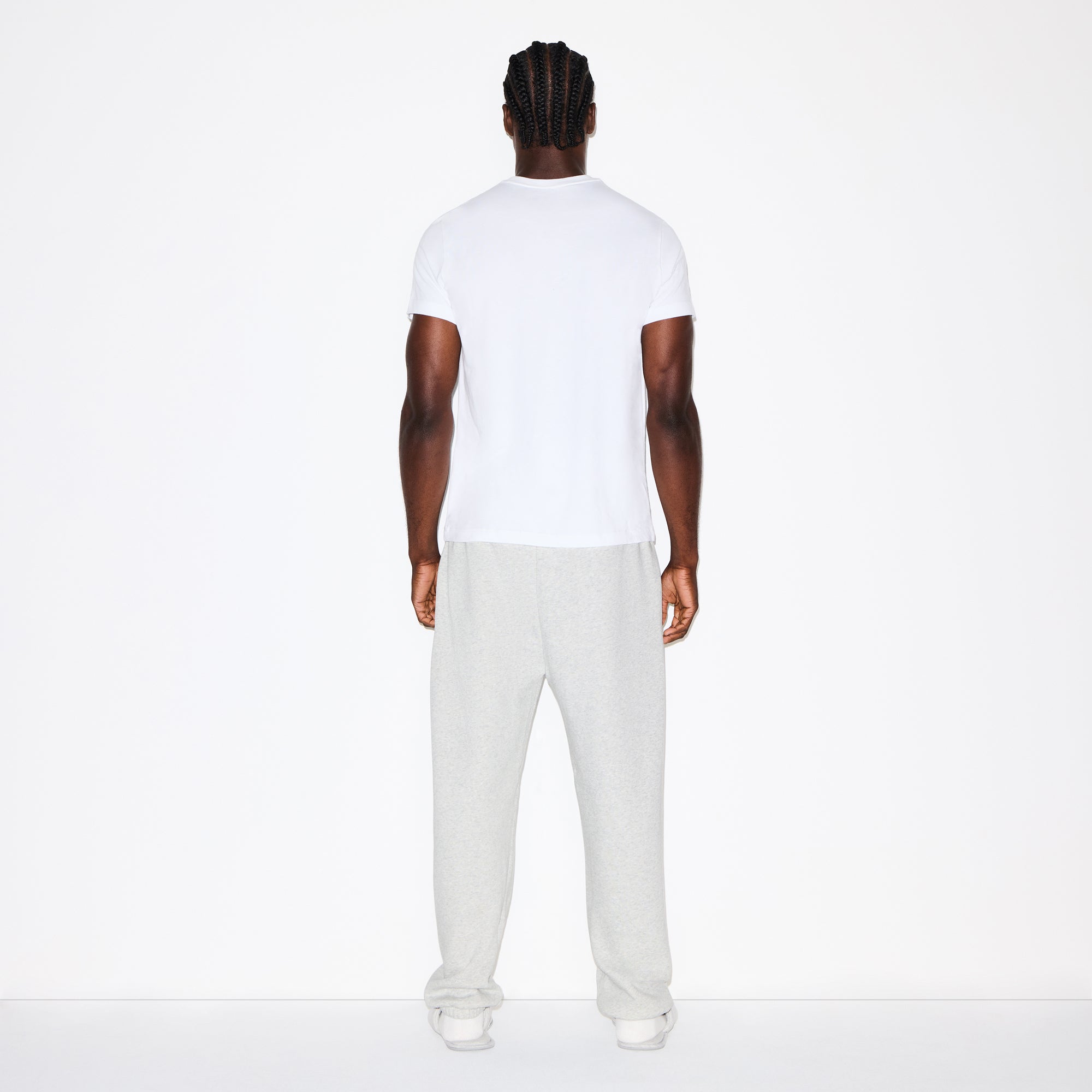 FLEECE LOUNGE MENS RELAXED JOGGER | LIGHT HEATHER GREY ON A MODEL FRONT VIEW @ | FOCUS: 0.0, 1.0, 0.9