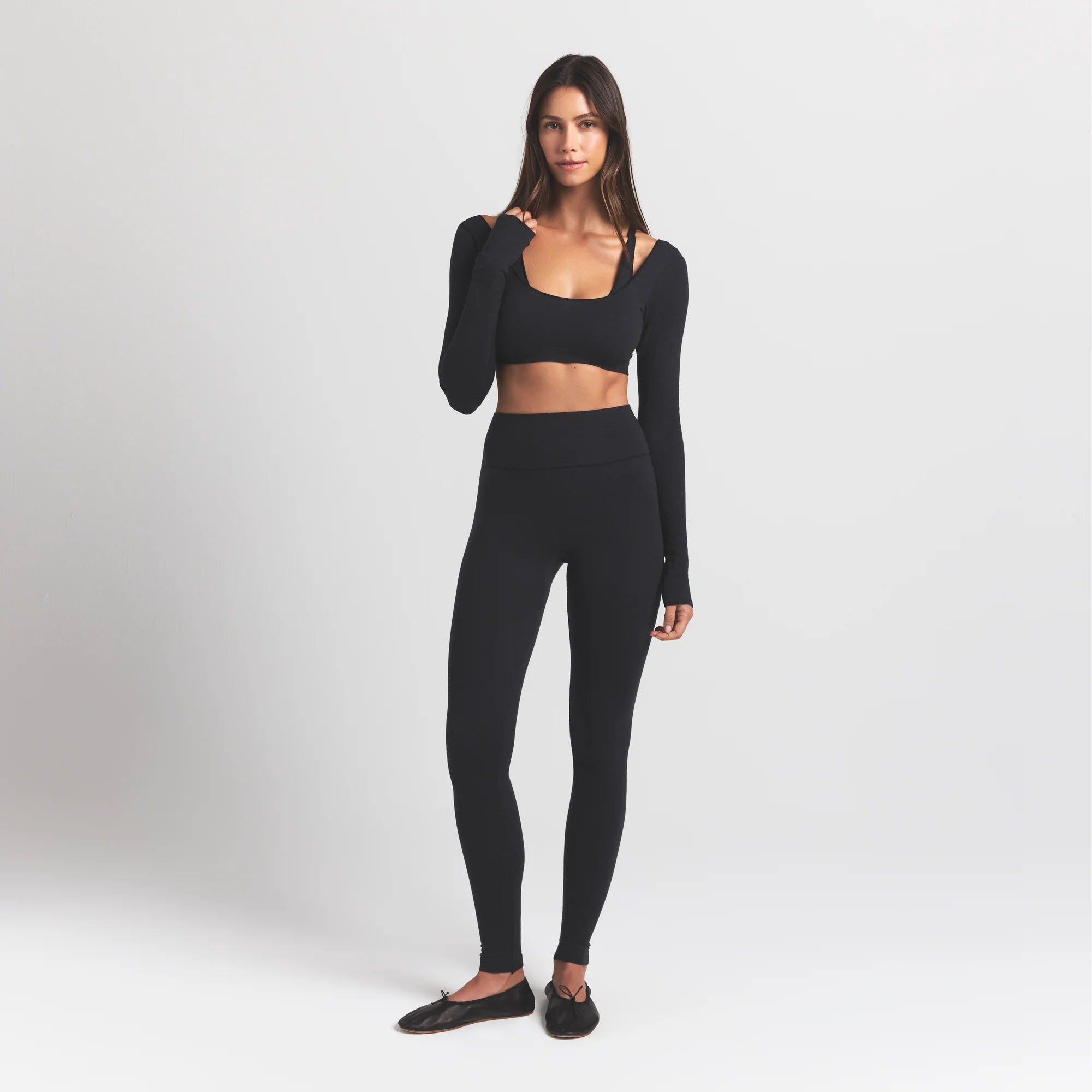WOOL RIB LONG SLEEVE SUPER CROPPED TOP | OBSIDIAN ON A MODEL FRONT VIEW S | FOCUS: 0.0, 1.0, 0.9