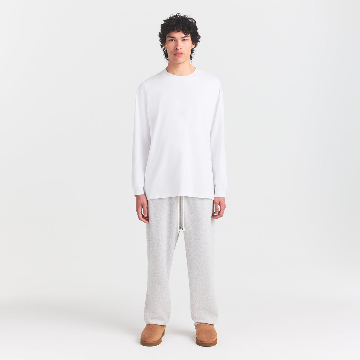 HEAVYWEIGHT COTTON MENS RELAXED LONG SLEEVE T-SHIRT | CHALK ON A MODEL FRONT VIEW @ | FOCUS: 0.0, 1.0, 0.9