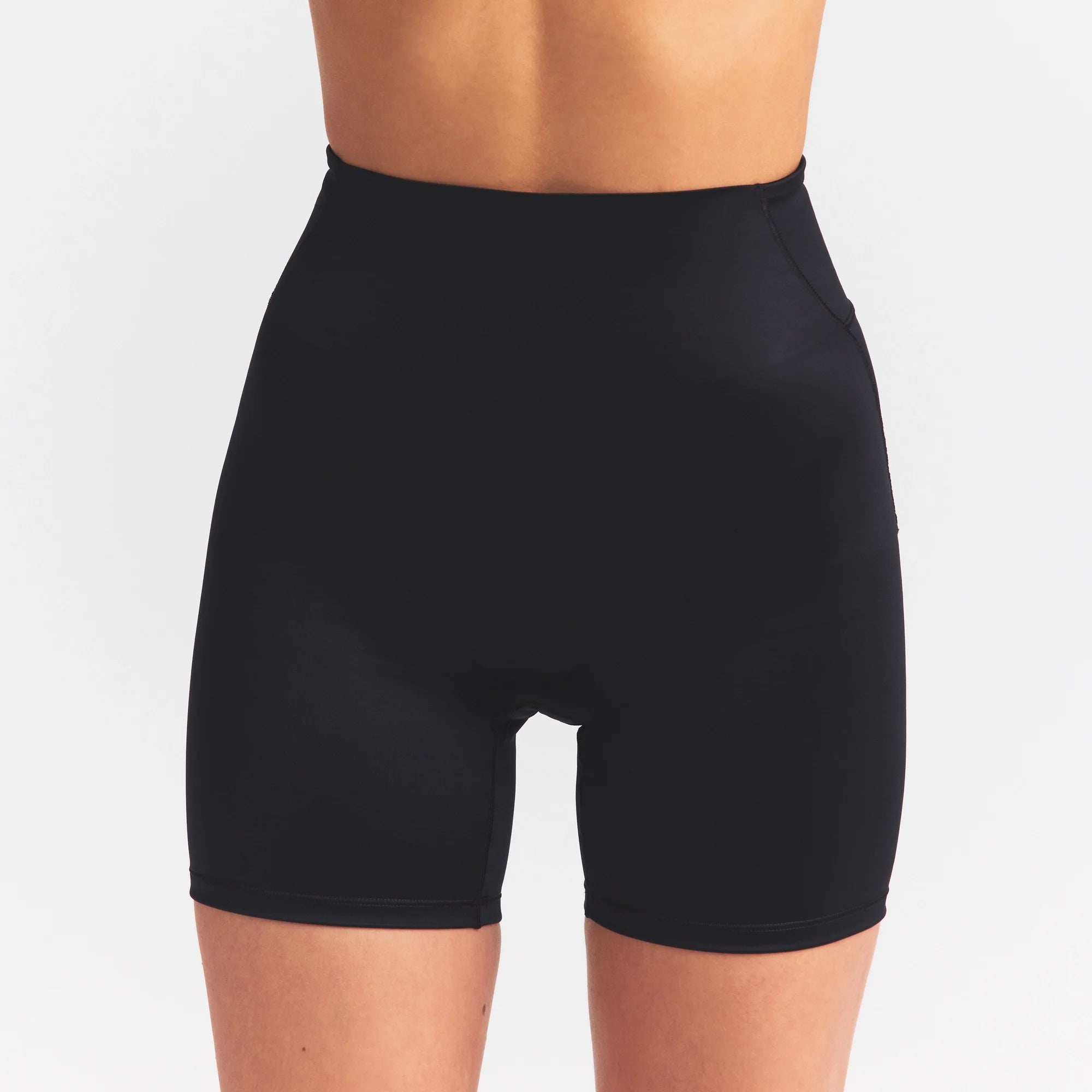 NikeSKIMS SATIN SHINE BONDED WAIST 5" BIKER SHORT | OBSIDIAN ON A MODEL SIDE VIEW