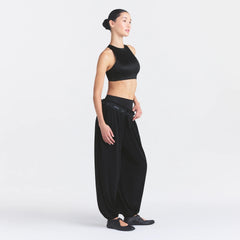 NikeSKIMS STRETCH KNIT BALLOON PANT | OBSIDIAN ON A MODEL FRONT VIEW| FOCUS: 0.0, 1.0, 0.9 @ | FOCUS: 0.0, 1.0, 0.9