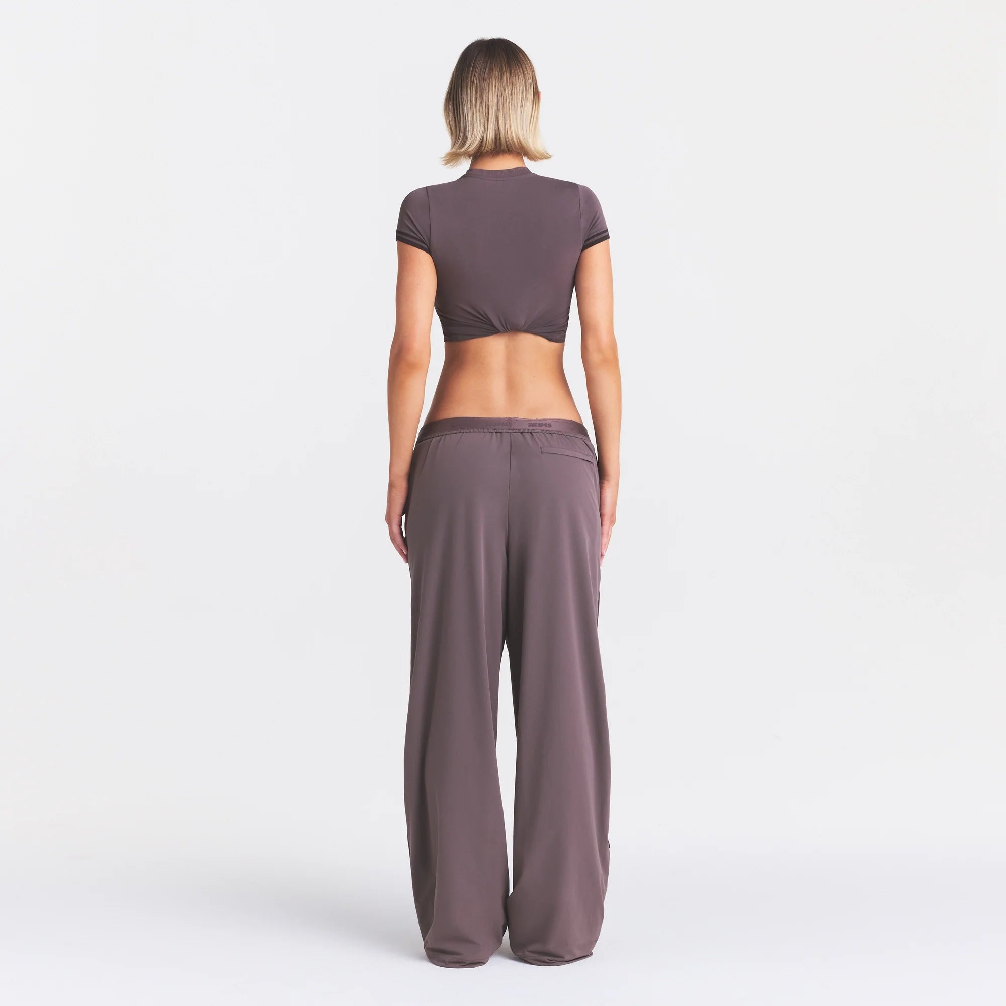 NikeSKIMS STRETCH NYLON OVERSIZED PANT | RESIN ON A MODEL FRONT VIEW @ | FOCUS: 0.0, 1.0, 0.9