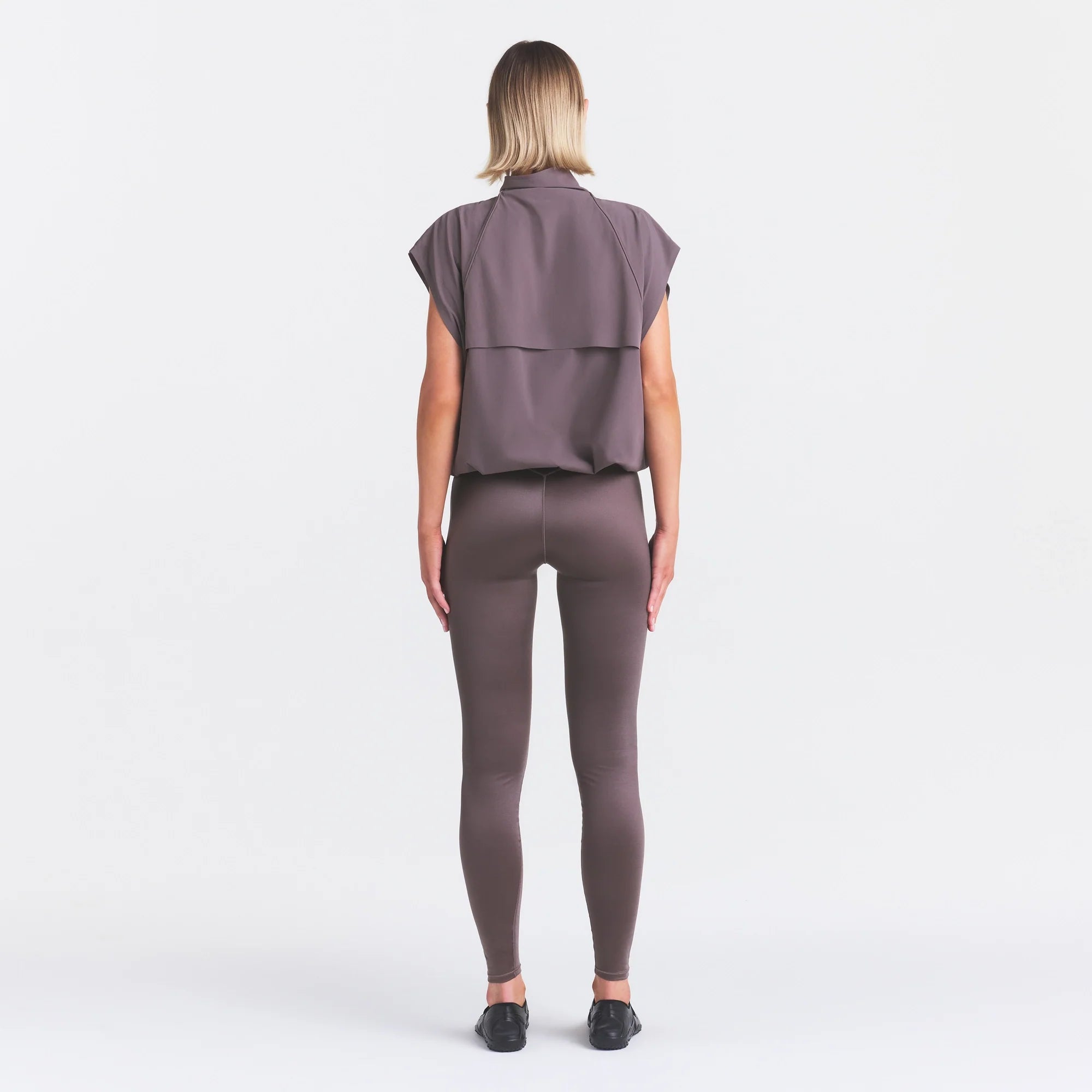 NikeSKIMS STRETCH NYLON OVERSIZED VEST | RESIN ON A MODEL FRONT VIEW @ | FOCUS: 0.0, 1.0, 0.9