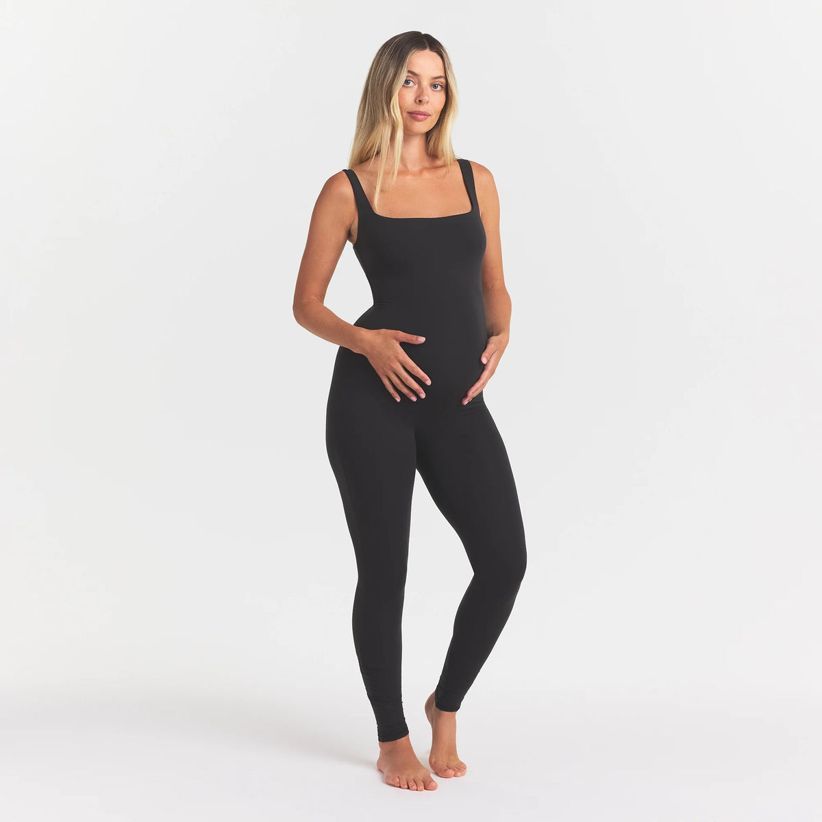 FITS EVERYBODY MATERNITY CATSUIT | ONYX ON A MODEL FRONT VIEW @ | FOCUS: 0.0, 1.0, 0.9