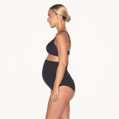 WIRELESS FORM MATERNITY NURSING BRA | ONYX ON A MODEL SIDE VIEW @ | FOCUS: 0.0, 1.0, 0.9