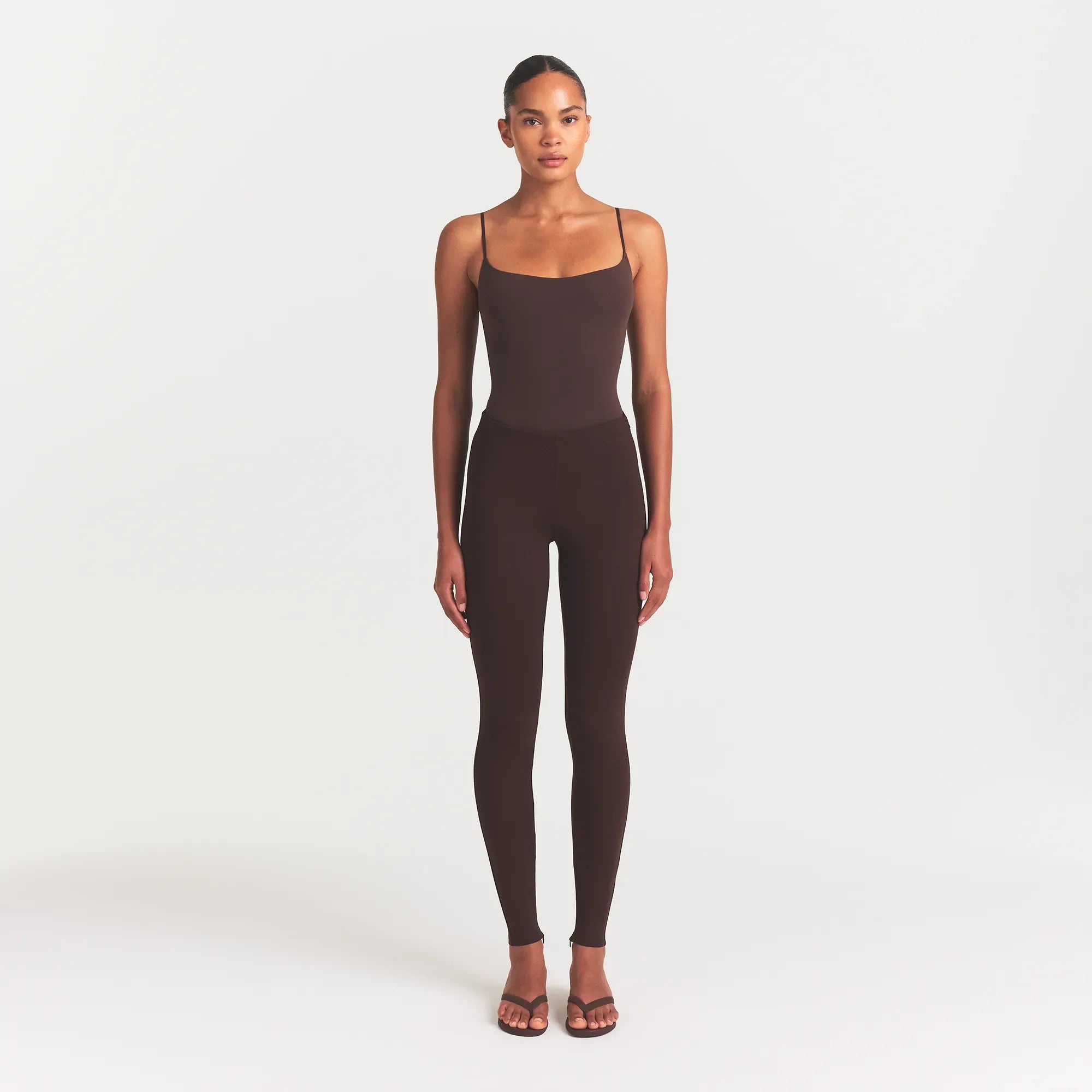 THE ESSENTIAL COLLECTION HIGH-WAISTED LEGGING | ESPRESSO ON A MODEL FRONT VIEW @ | FOCUS: 0.0, 1.0, 0.9