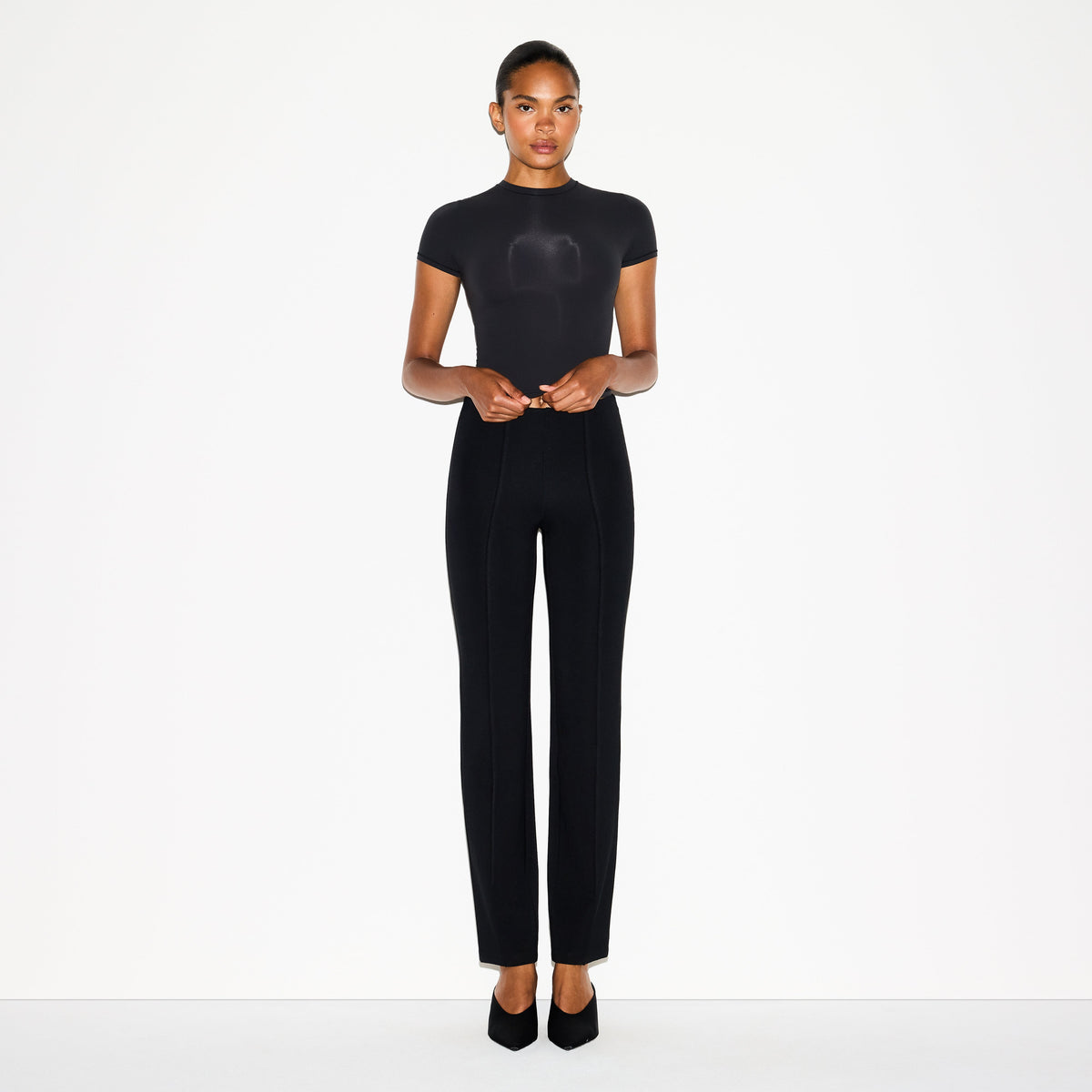 THE ESSENTIAL COLLECTION HIGH-WAISTED PINTUCK STRAIGHT LEG PANT | OBSIDIAN ON A MODEL FRONT VIEW @ | FOCUS: 0.0, 1.0, 0.9