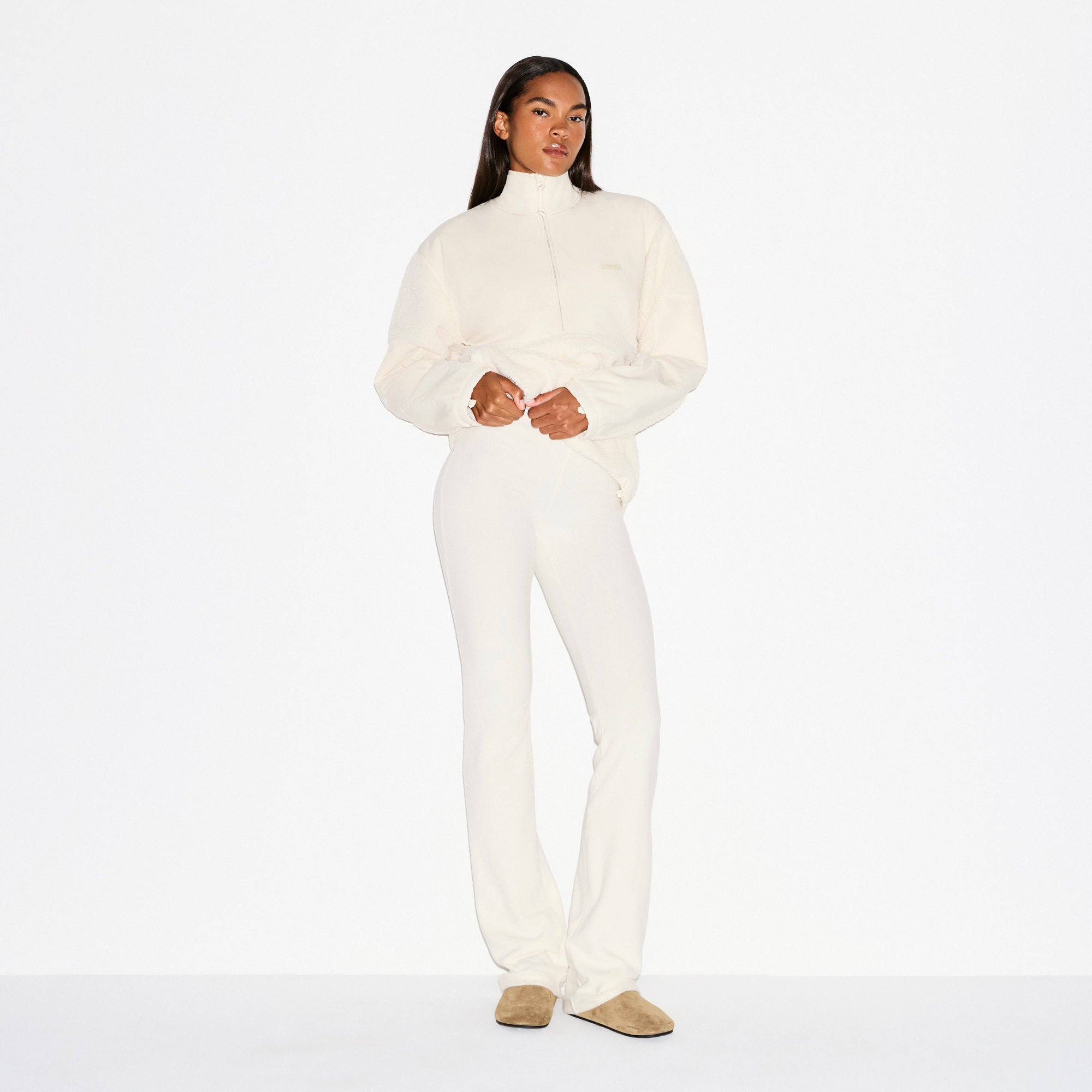 OUTDOOR FLEECE PANT | ECRU ON A MODEL FRONT VIEW @ | FOCUS: 0.0, 1.0, 0.9
