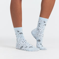 TEXTURED SOCK 3-PACK | BLUE BANDANA MULTI ON A MODEL FRONT VIEW