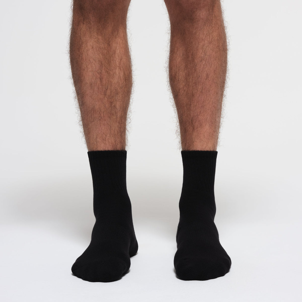 MENS EVERYDAY QUARTER CREW SOCK 3-PACK | ONYX ON A MODEL FRONT VIEW