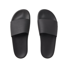 SKIMS ACCESSORIES MENS POOL SLIDE | ONYX FLAT ON A WHITE BACKGROUND | FLT