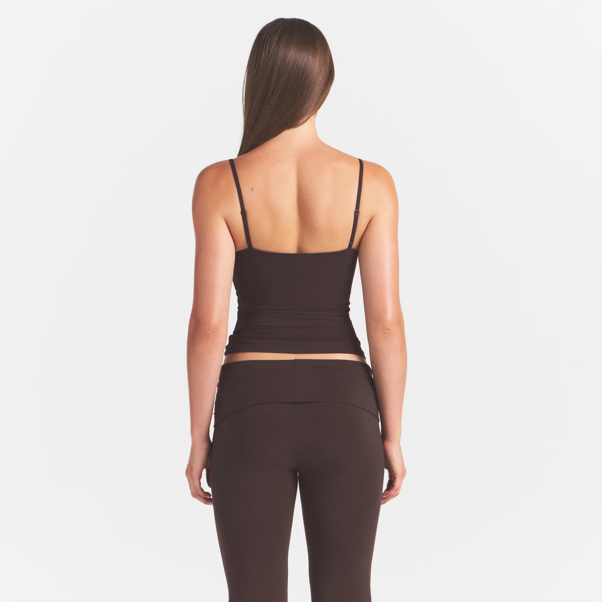 COTTON JERSEY CAMI | ESPRESSO ON A MODEL BACK VIEW@ | FOCUS: 0.0, 1.0, 0.9