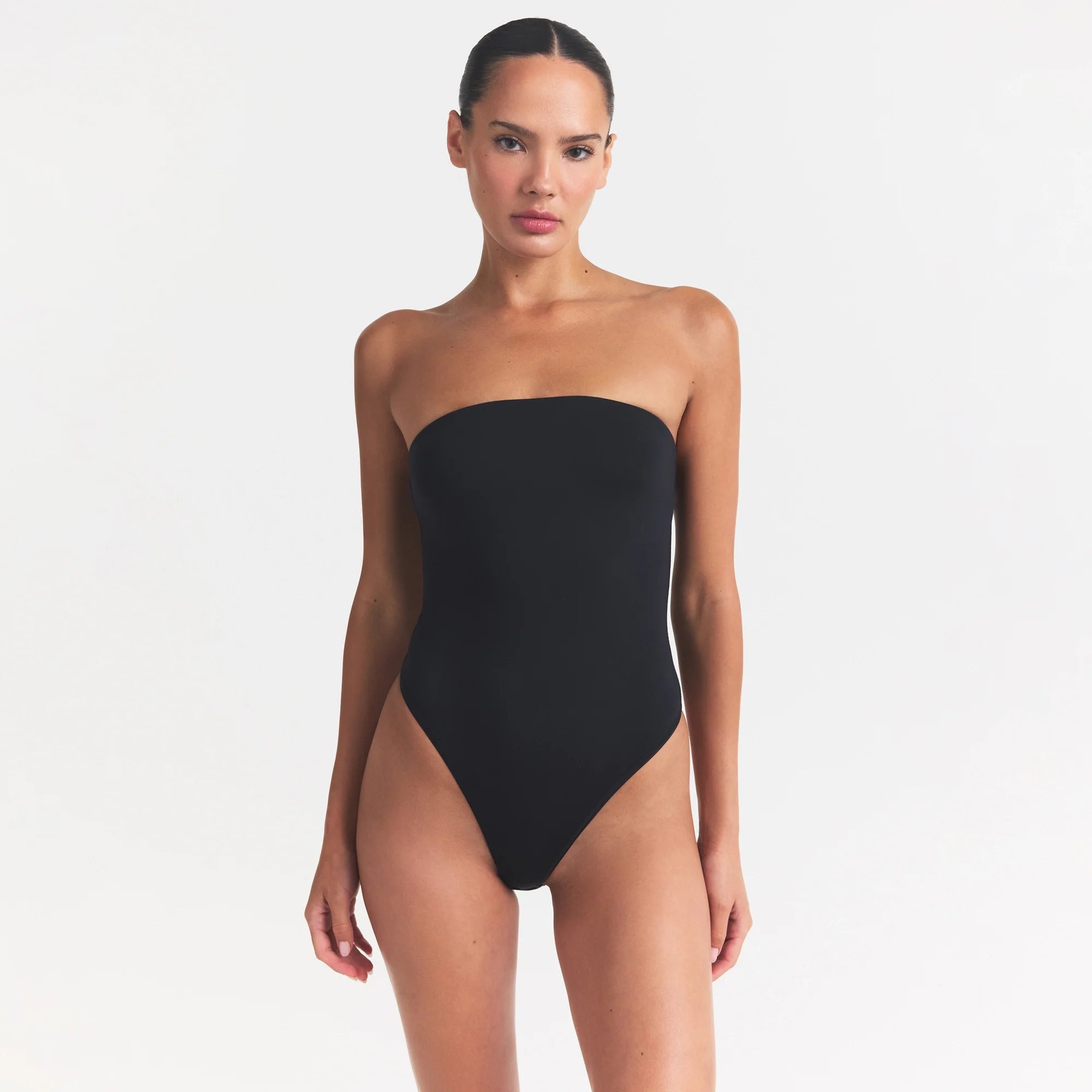 SMOOTH LAYERS STRAPLESS BODYSUIT | OBSIDIAN ON A MODEL SIDE VIEW @ | FOCUS: 0.0, 1.0, 0.9