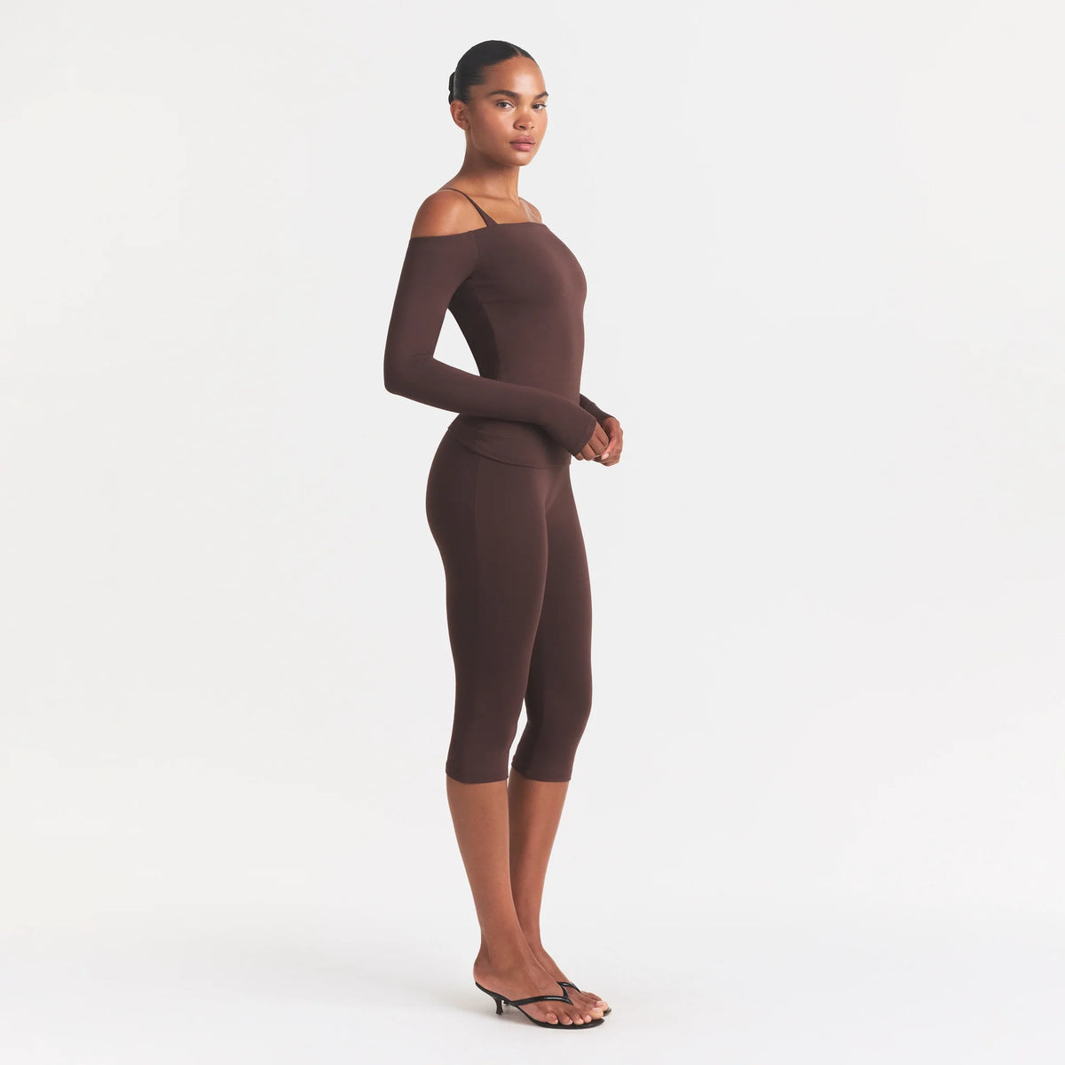 SMOOTH LAYERS OFF THE SHOULDER TOP | COCOA ON A MODEL FRONT VIEW @ | FOCUS: 0.0, 1.0, 0.9
