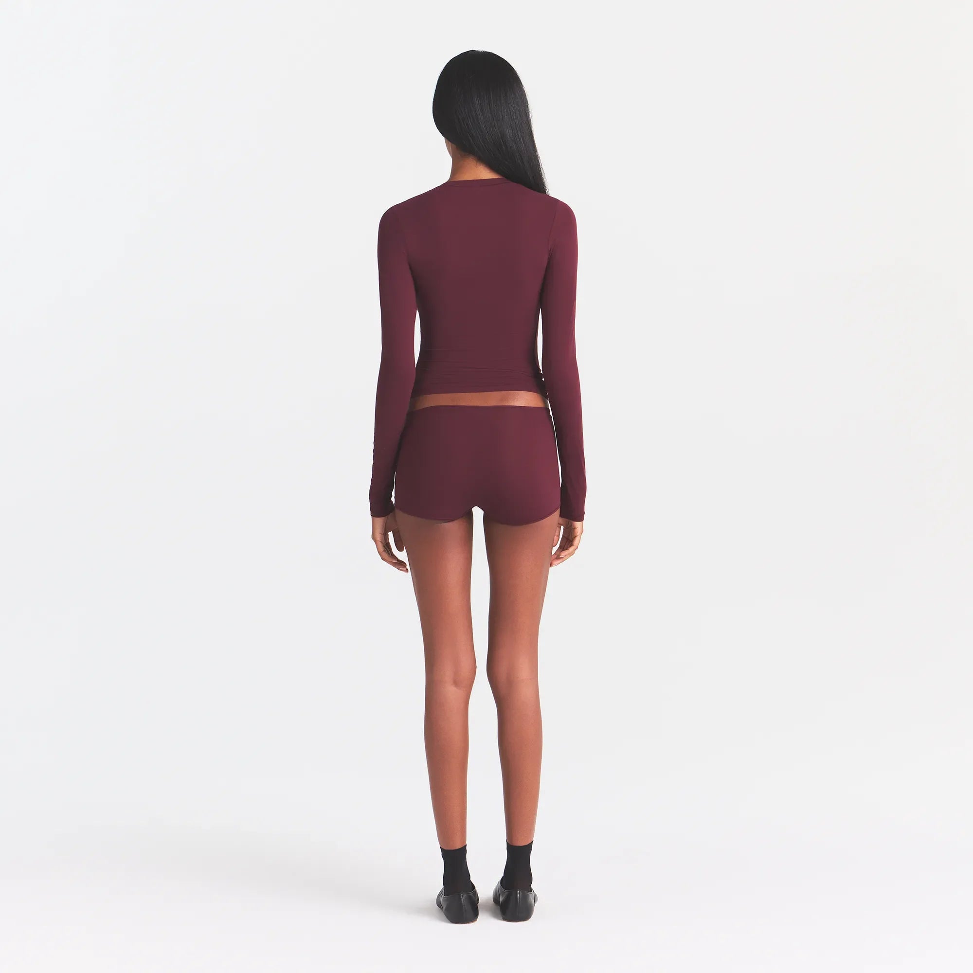FITS EVERYBODY LONG SLEEVE T-SHIRT | CURRANT ON A MODEL | FOCUS: 0.0, 1.0, 0.9