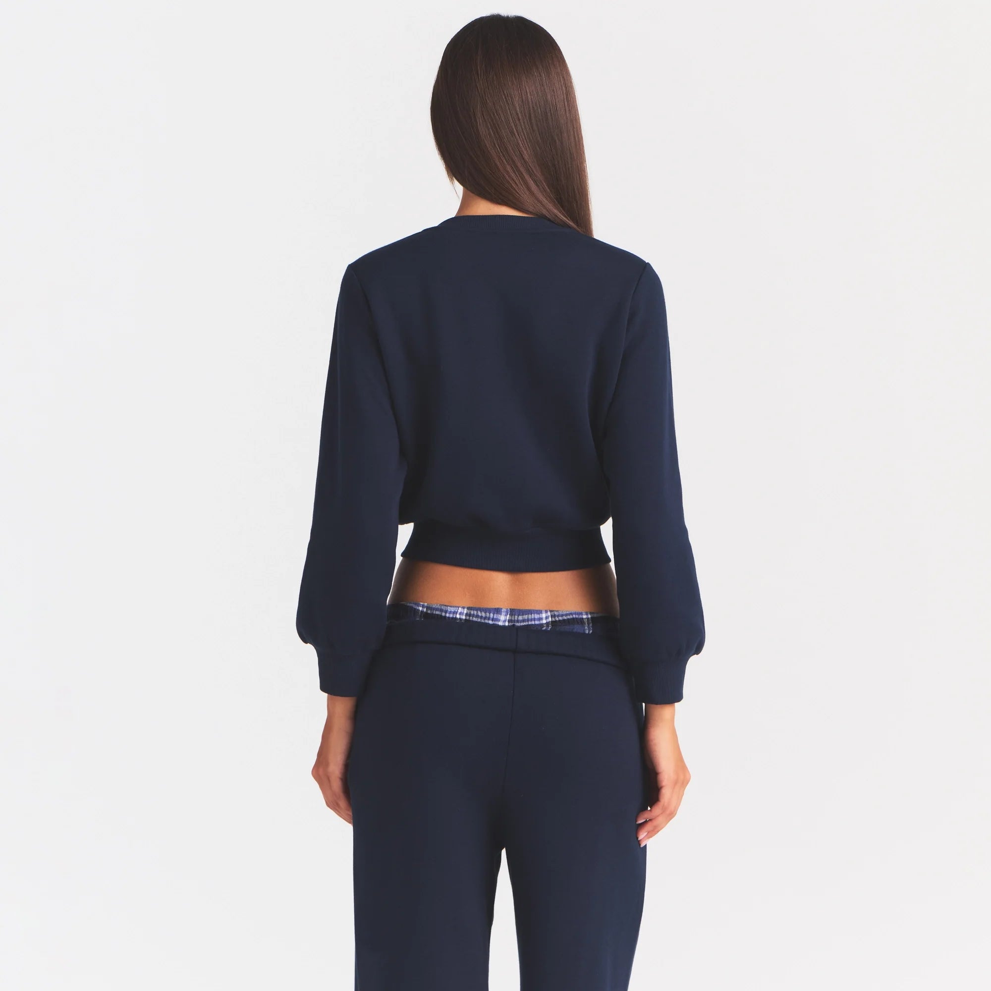 COTTON FLEECE SHRUNKEN CARDIGAN | NAVY ON A MODEL SIDE VIEW @ | FOCUS: 0.0, 1.0, 0.9