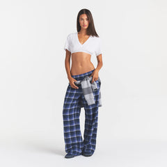 WORN IN JERSEY SUPER CROPPED V-NECK T-SHIRT | SNOW ON A MODEL | FOCUS: 0.0, 1.0, 0.9
