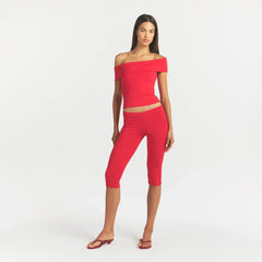 SMOOTH LAYERS SHORT SLEEVE TOP | CARMINE ON A MODEL FRONT VIEW @ | FOCUS: 0.0, 1.0, 0.9