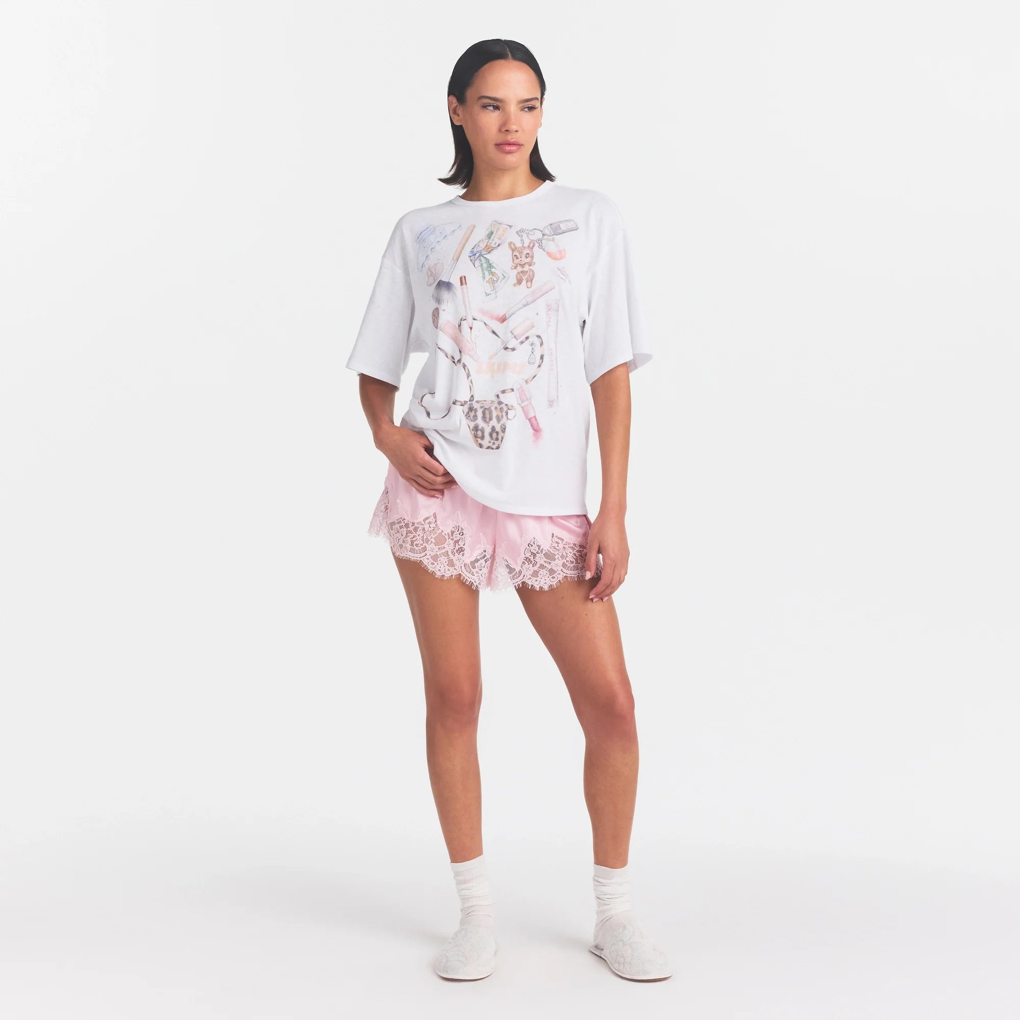 WORN IN JERSEY BAGGY T-SHIRT | SNOW IN MY BAG ON A MODEL FRONT VIEW @ | FOCUS: 0.0, 1.0, 0.9
