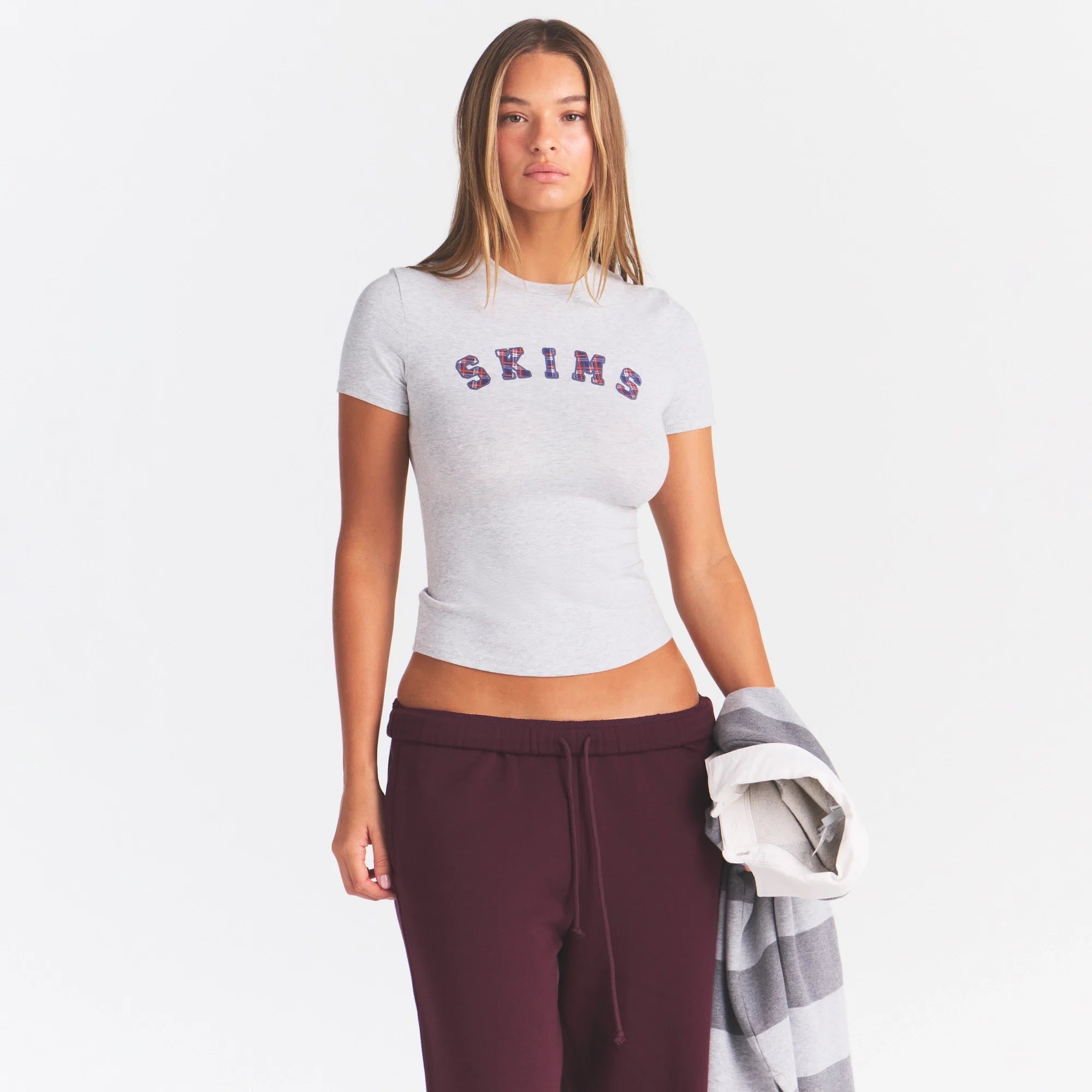 COTTON JERSEY LOGO T-SHIRT | LHG ARCHED SKIMS PLAID ON A MODEL | FOCUS: 0.0, 1.0, 0.9