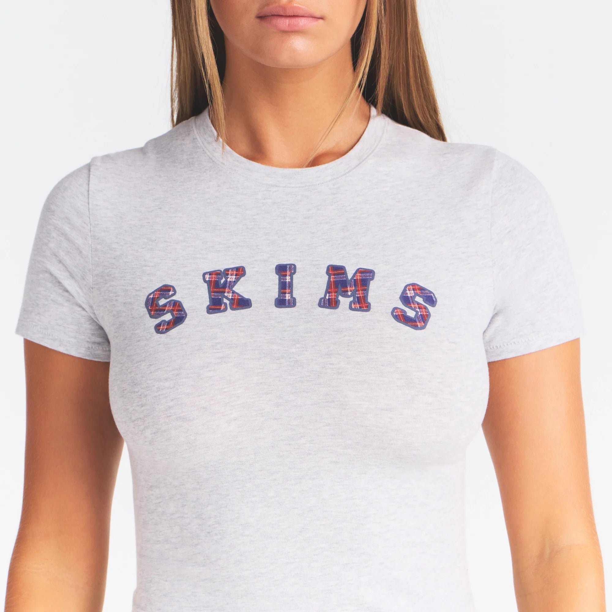 COTTON JERSEY LOGO T-SHIRT | LHG ARCHED SKIMS PLAID ON A MODEL | FOCUS: 0.0, 1.0, 0.9