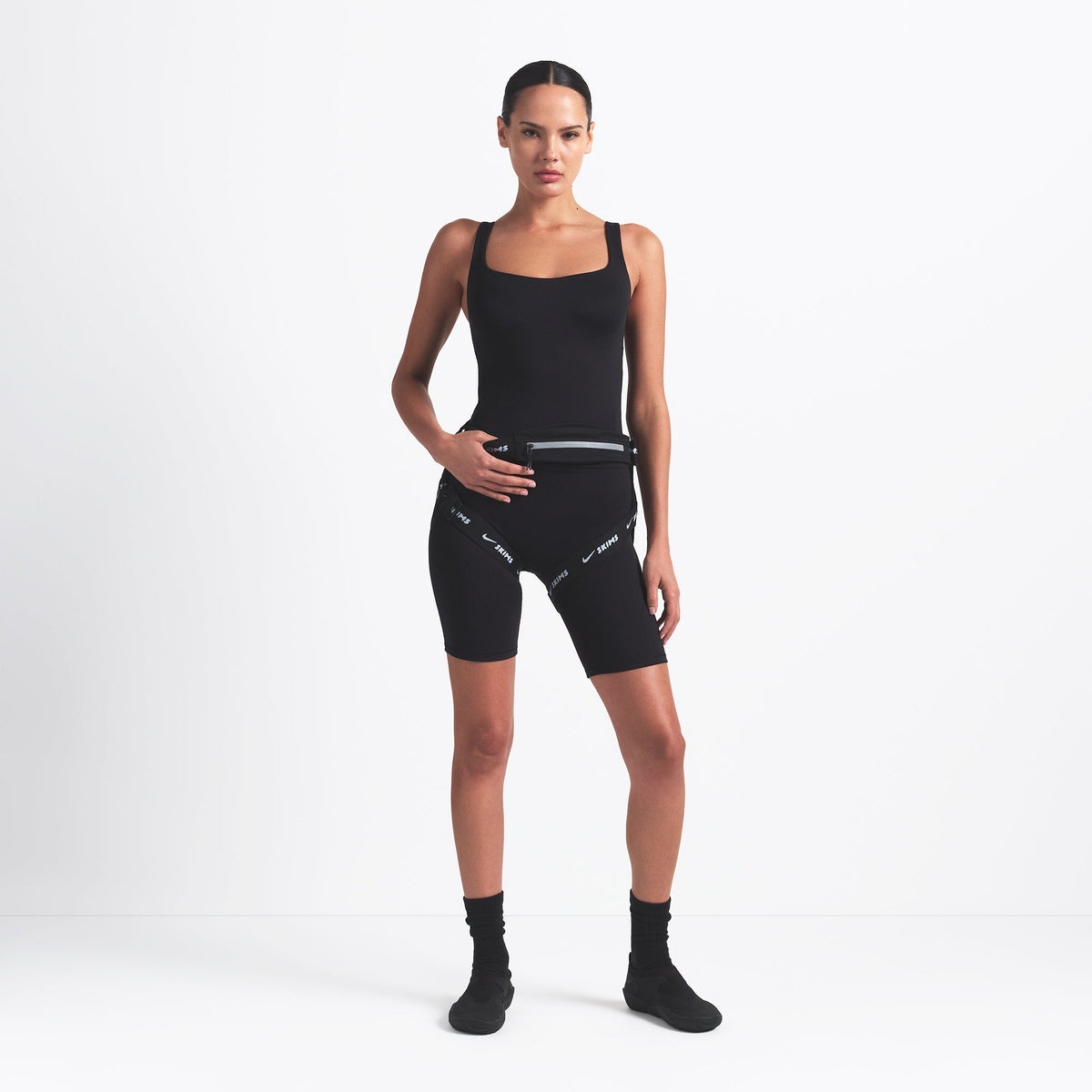 NikeSKIMS MATTE SQUARE NECK TANK | OBSIDIAN ON A MODEL FRONT VIEW @ | FOCUS: 0.9, 0.1, 0.7